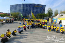 따사로운 봄볕 함께한 전주풍남문광장 세월호 3주기 추모행사