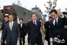  평택 해군2함대 찾은 홍준표