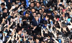 진주 인파 속 문재인