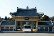 현충원, 친일파와 독립운동가가 동시에 누워있다