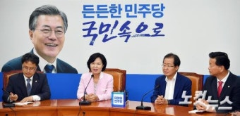 더불어민주당 찾은 자유한국당 홍준표