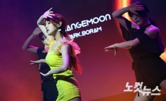 섹시안무 선보이는 가수 박보람