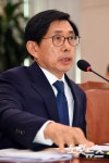 의원들의 질의받는 박상기 법무부 장관 후보자