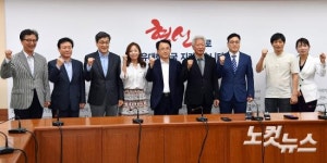 파이팅 외치는 자유한국당 혁신위원들