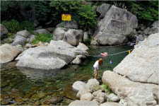 텅텅 빈 주차장 보세요 극심한 가뭄에 계곡 찾는 발길 끊겨