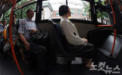 [포토]151번 버스 특별승객 평화의 소녀상