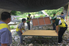 불법 평상 철거…경남도 바가지요금 합동단속