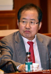 홍준표의 잇단 오발탄…친박 사당화의 귀결