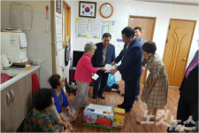 창원시 구암1동, 경로당 7곳 방문…부모님 같이 모셔야죠 