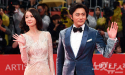 장동건 부산 포차촌서 윤아·민호와 소주 한잔