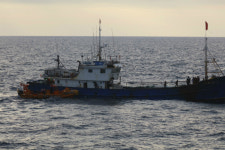 촘촘한 그물로 불법조업한 중국 어선 등 3척 나포