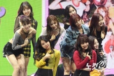 트와이스, 첫 정규앨범 트와이스그램 발매 쇼케이스