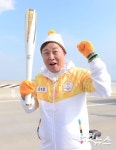 웃으면서 성화 봉송하는 정준하
