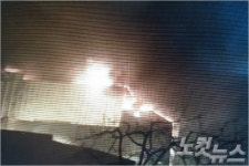 산청 염소축사 화재…인근 야산에 번져 진화중