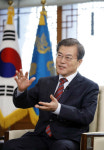 문 대통령 국정수행 지지도 70%…전주 비해 4%p ↓