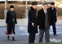 남북출입사무소 도착한 현송월 단장-권혁봉 문화성 국장