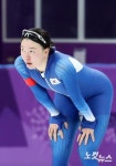 전광판 바라보는 노선영