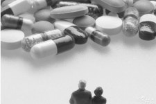 약국 두개 열고, 가짜 약사 고용…본분 잊은 약사들