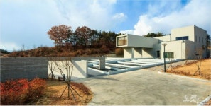 남원시립김병종미술관, 기증작품 특별전으로 개관