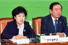 GM 군산공장 및 금호타이어 심각한 표정의 조배숙 대표-장병완 원내대표