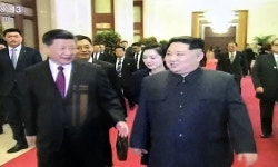 노동신문, 김정은-리설주 방중 사진 공개하며 대대적 보도