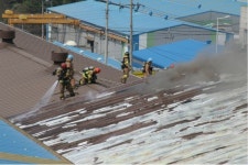 경주 천북 금속제조공장 화재…3명 중경상