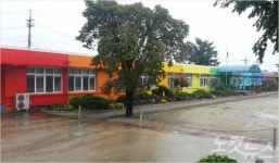 키다리 아저씨, 폐교 위기 학교에 희망의 색을 입히다