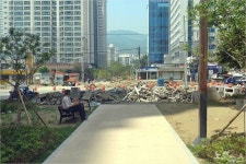 도로 공사에 뚝 끊긴 그린레일웨이…안전까지 위협