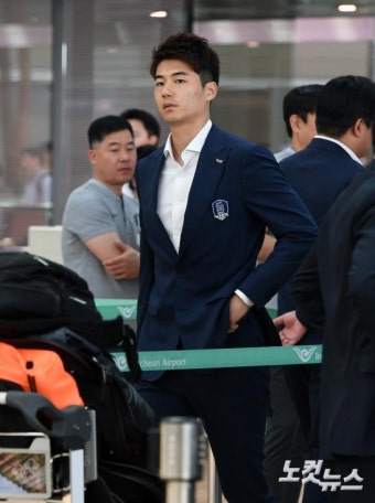 공항 들어선 기성용