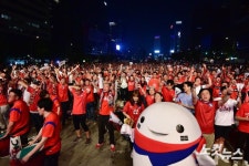 광화문 광장의 붉은 물결