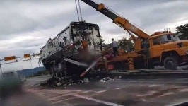 [영상] 영동고속도로 대관령휴게소 인근 14톤 트럭 전소