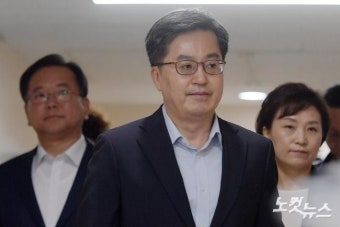 브리핑룸 들어서는 김동연-김부겸-김현미