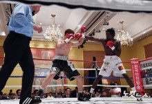 주먹 주고받는 이흑산과 정마루