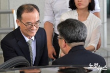 민갑룡 경찰청장 배웅하는 문무일 검찰총장