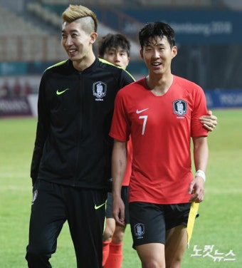 미소 되찾은 손흥민-조현우