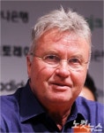 히딩크 감독, 中 U-21 대표팀 공식 부임
