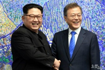 문 대통령 방북 첫날부터 김정은과 정상회담