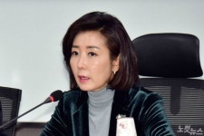 엇갈린 文평가…국내선 '金의 대변인' 밖에선 "키(key) 리더"