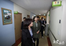서울인강학교 구타장소 화장실 찾은 유은혜 사회부총리