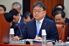국정감사 출석한 유정배 대한석탄공사 사장