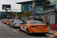 택시 대란 없었다…출근길 다소 불편, 서울역 앞 택시 줄지어