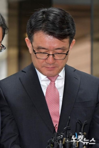 포토라인 선 세월호 유족 불법 사찰 혐의 이재수 전 기무사령관