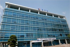 부산 동구청, 전 직원에 부구청장 퇴임 기념 동영상 만들라
