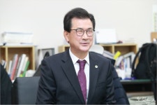 이시종 충북지사 강호축 개발로 100년 먹거리 창출