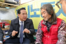 500일 농성망루 찾은 을지로委 택시 전액관리제 시행 시급