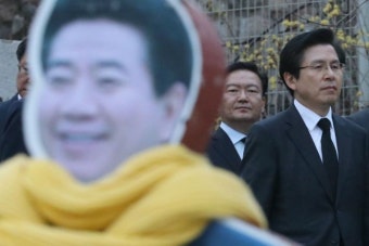 봉하 찾은 황교안 