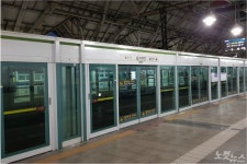 지하철 7호선 도봉산역 열차 탈선…292명 모두 대피(종합)