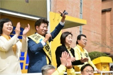 한 표만…창원성산 후보 7명, 선거운동 이틀째 표심잡기
