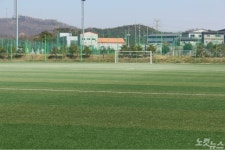 분진 때문에 숨 막혀 청주 흥덕축구공원 엉터리 인조잔디 논란