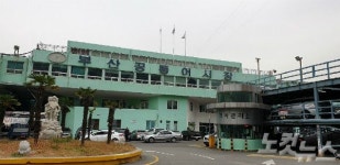 부산공동어시장 중도매인협동조합 전 이사장, "업무 추진비 과다지출"시끌